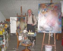 Norbert Paprotny w swojej pracowni malarskiej