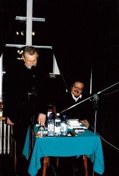 Z Piotrem Kuncewiczem podczas premiery tomu AKURAT (Foto Jerzy Szkutnicki)