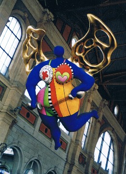 AnioÅ‚ Niki de Saint Phalle na zuryskim dworcu