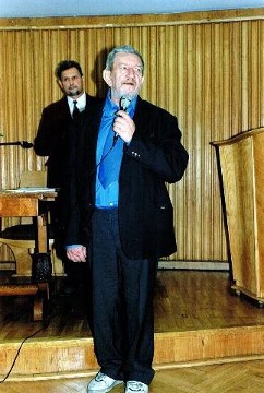 Piotr Kuncewicz w Domu Literatury (z tyłu Bohdan Urbankowski) Foto JSS