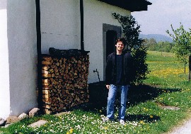 Jakub DziaÅ‚ak przed TwierdzÄ… Ciszy latem 2001 (Foto JSS)